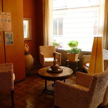 Hotel Pradas Jaca Bagian luar foto