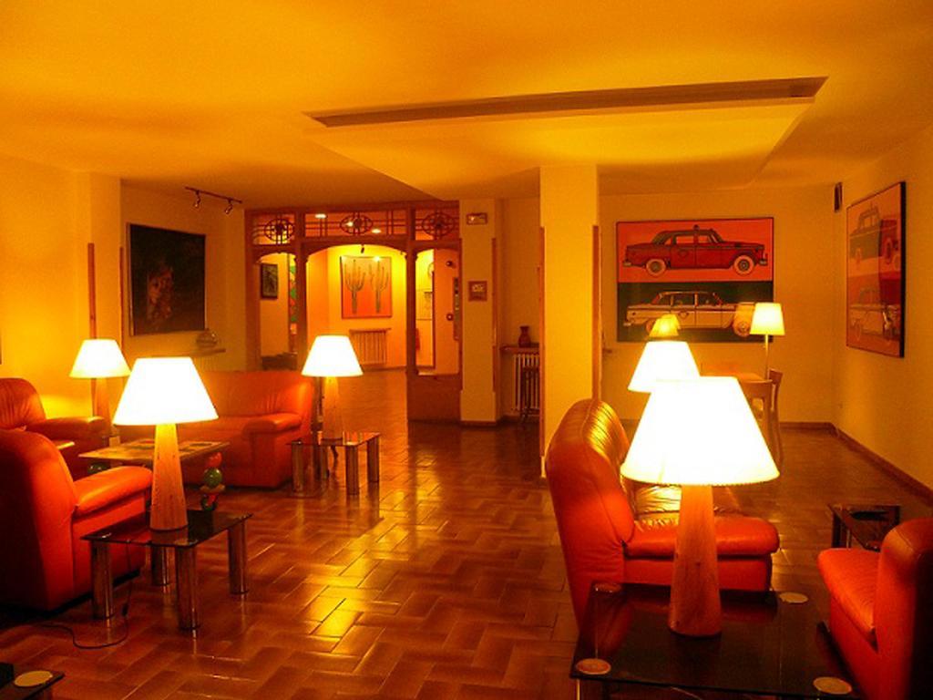 Hotel Pradas Jaca Bagian luar foto