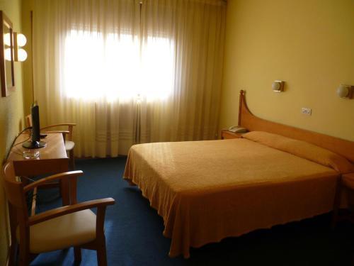 Hotel Pradas Jaca Bagian luar foto